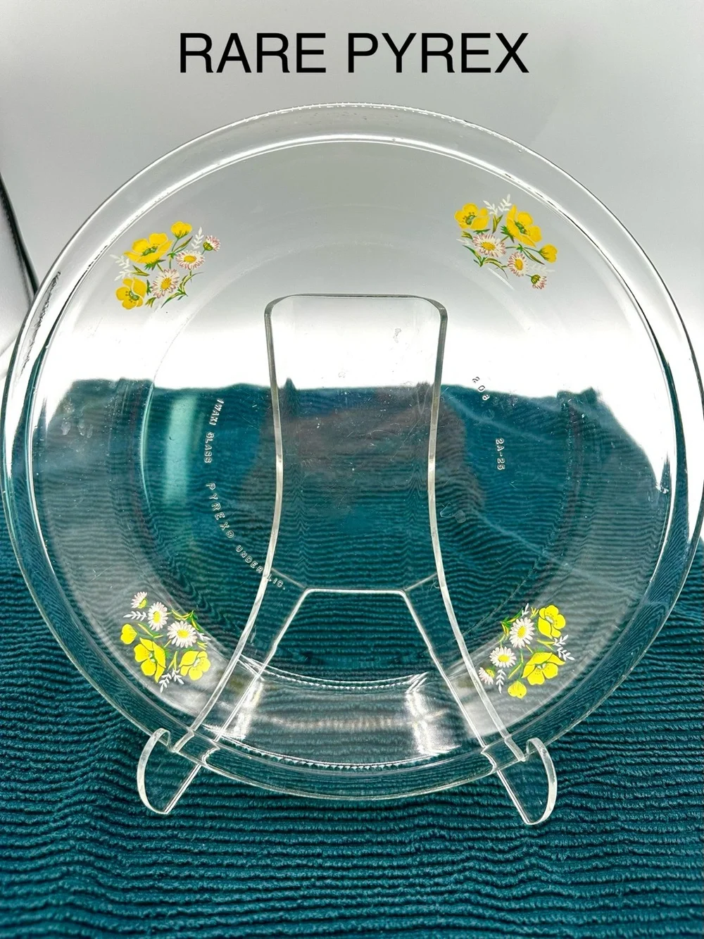 RARE Pyrex IWAKI 8/8.5” Pie Plate with Yellow Flowers. 1970s